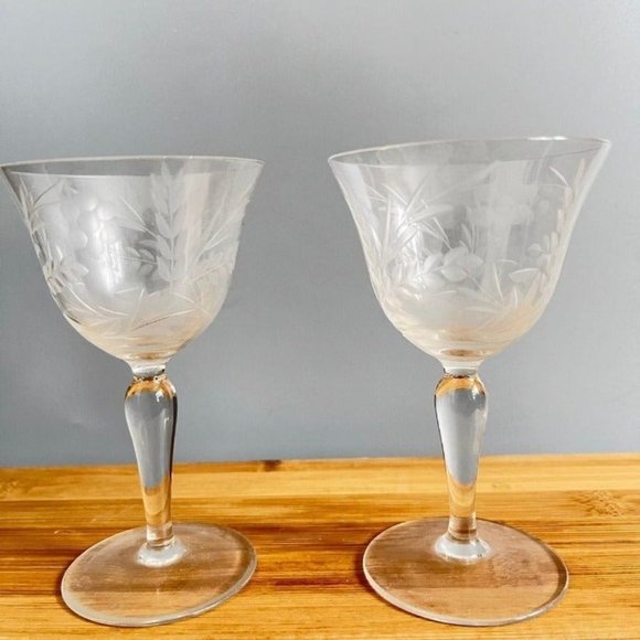 Lot of 2 Vintage cordial Glasses Clear Glass Floral Pattern - Picture 3 of 10